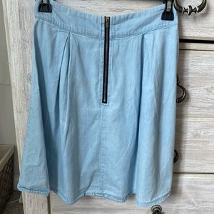 Lumière High waisted denim zip up skirt with pleats SIZE small